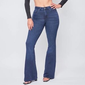 YMI WOMEN'S ESSENTIAL HYPERDENIM FLARE JEANS